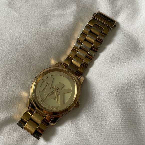 Michael Kors Women's Runway Gold-Tone Watch - Picture 3 of 4